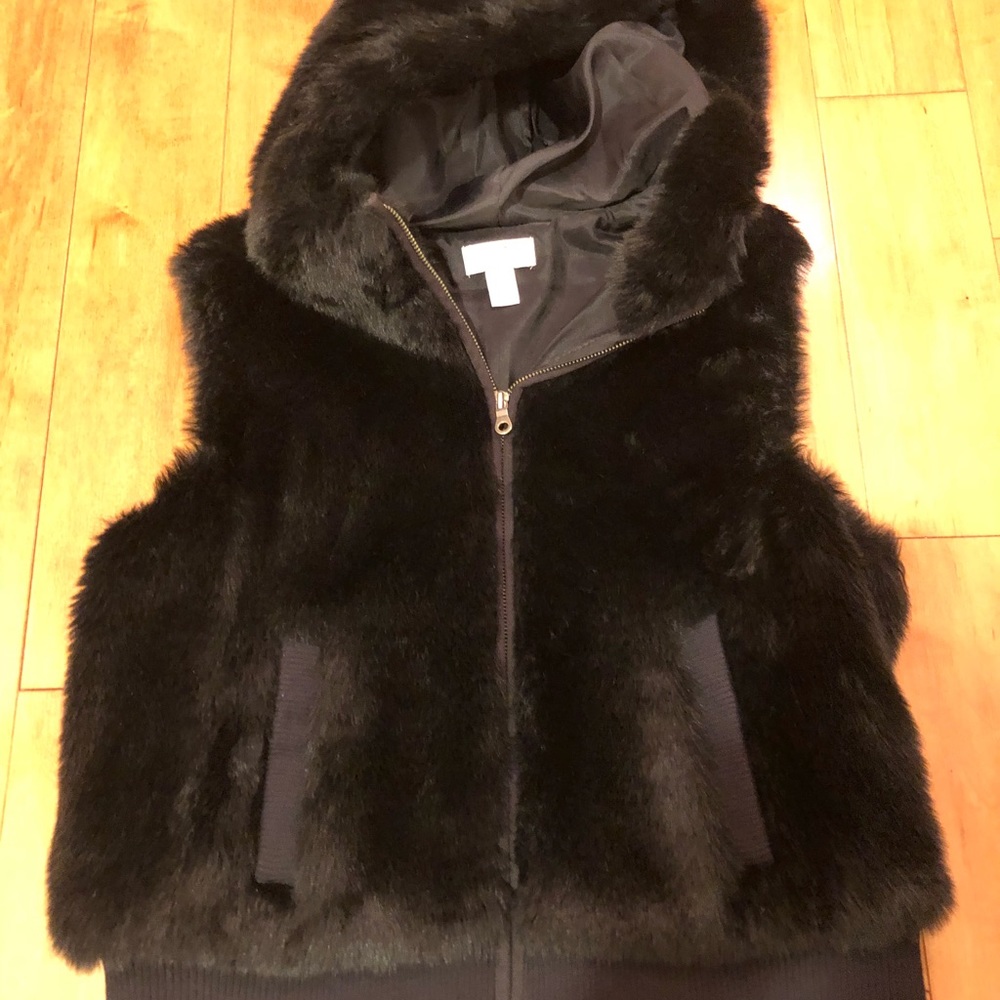 ❤️💕HOST PICK💕❤️ Black fur vest.